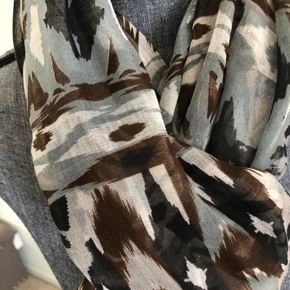 Large Scarf - Picture 3 of 5